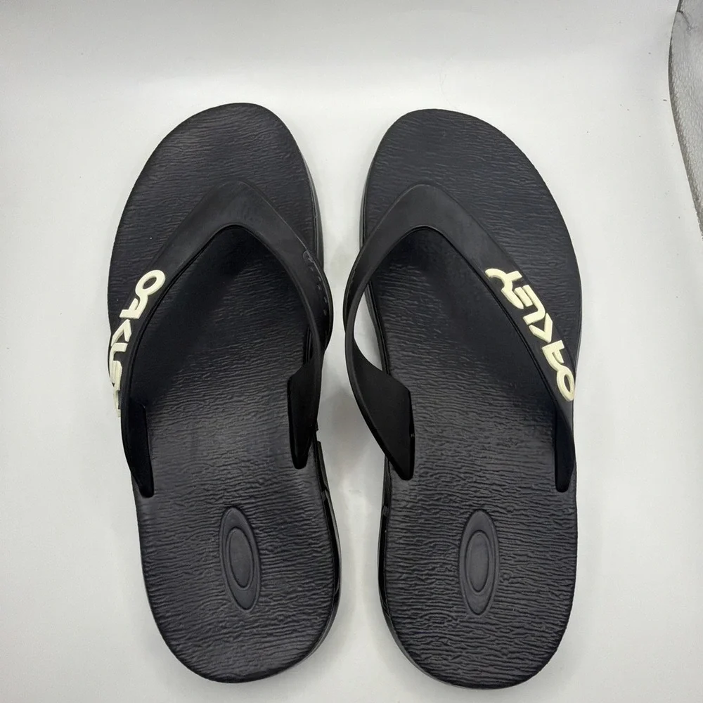 Oakley flip flop